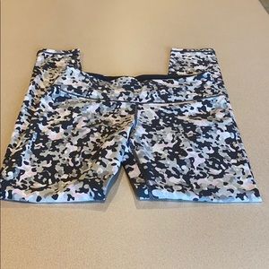 Victoria Sport Gray/Pink Camo Legging